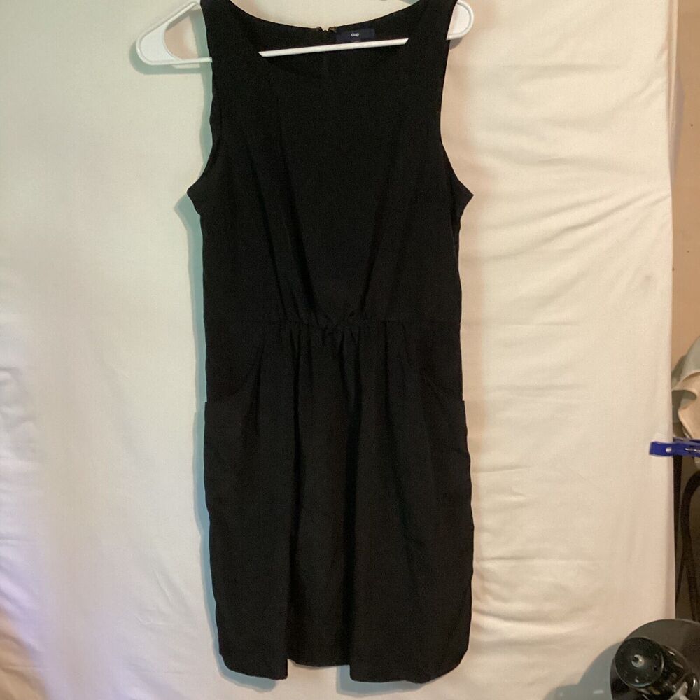 1133 NWOT GAP Sleeveless Black Dress Size 2 Pockets Elastic Back Waist
